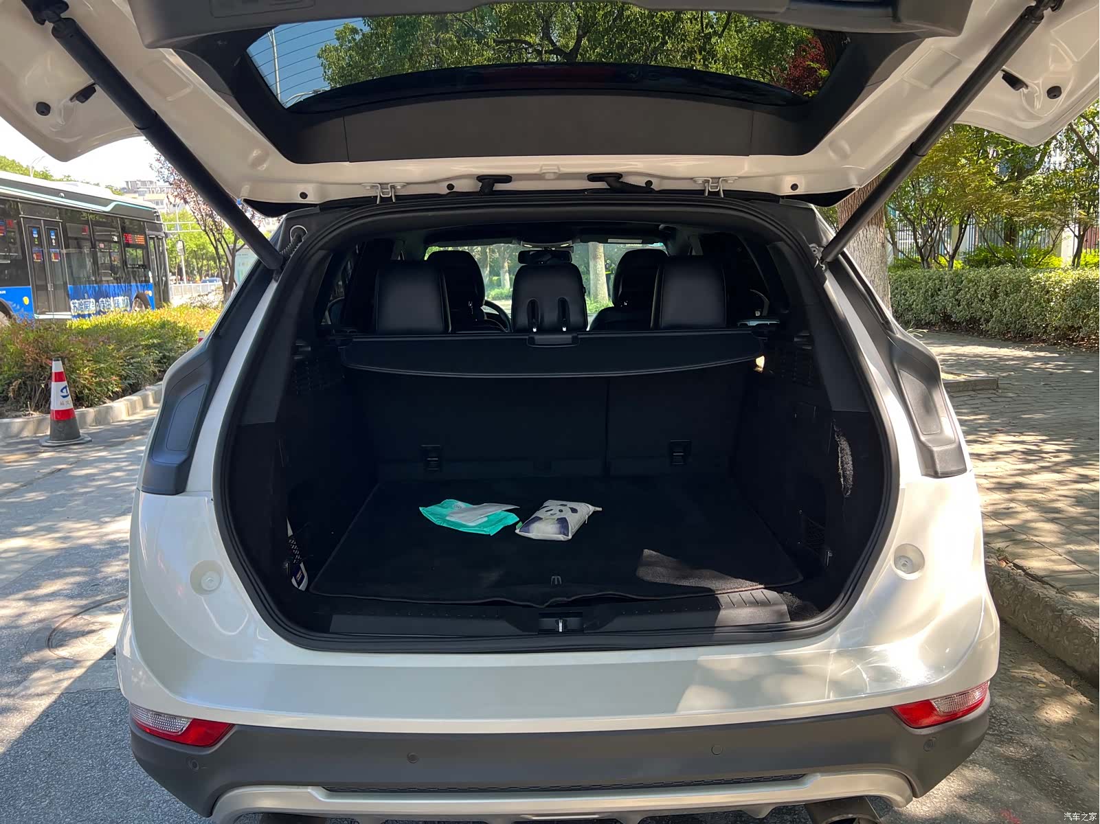 Lincoln MKC, 2017 16