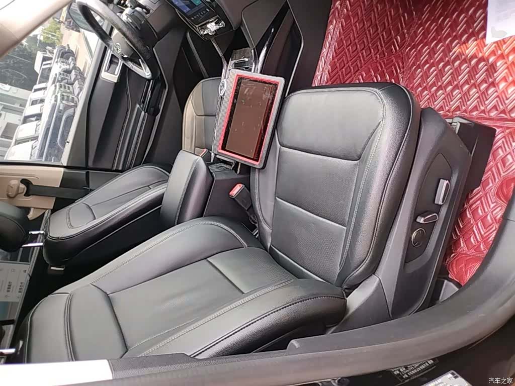 Ford Explorer, 2022 25
