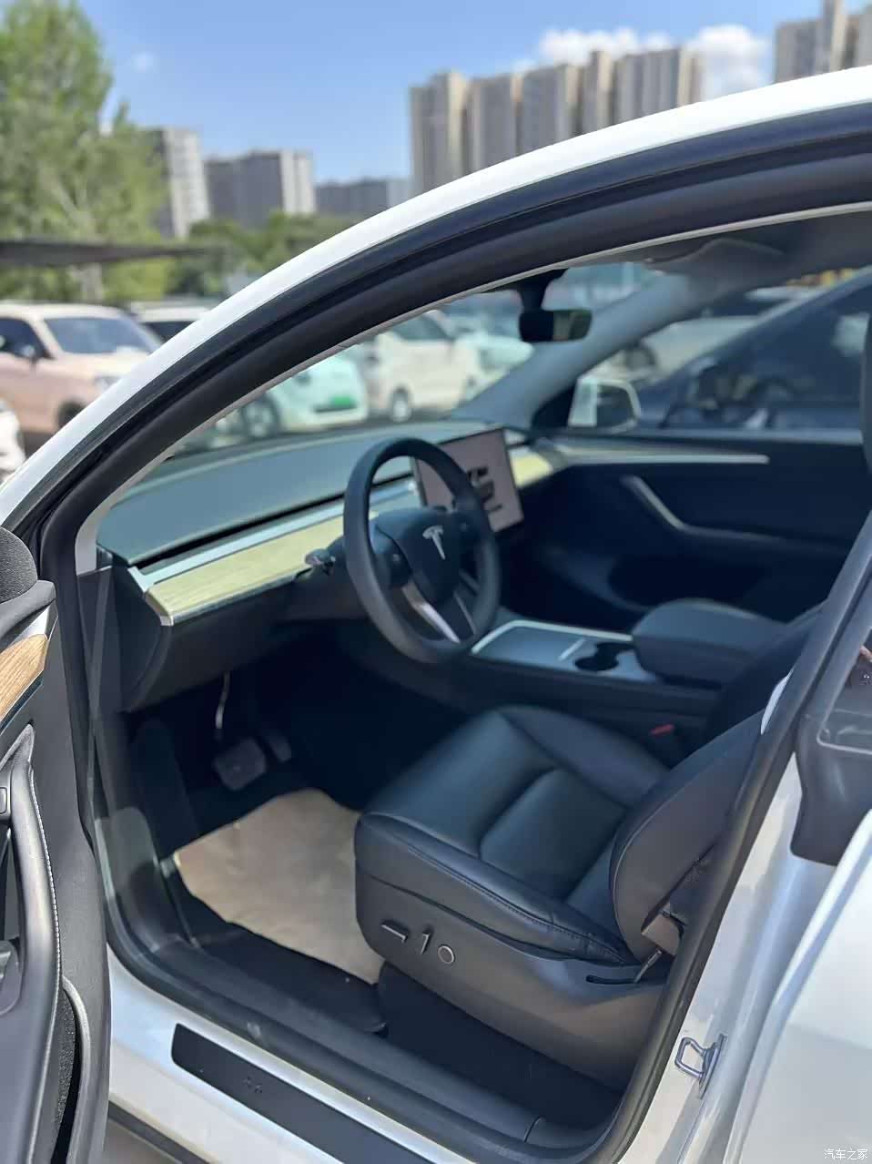 Tesla Model Y, 2023 8