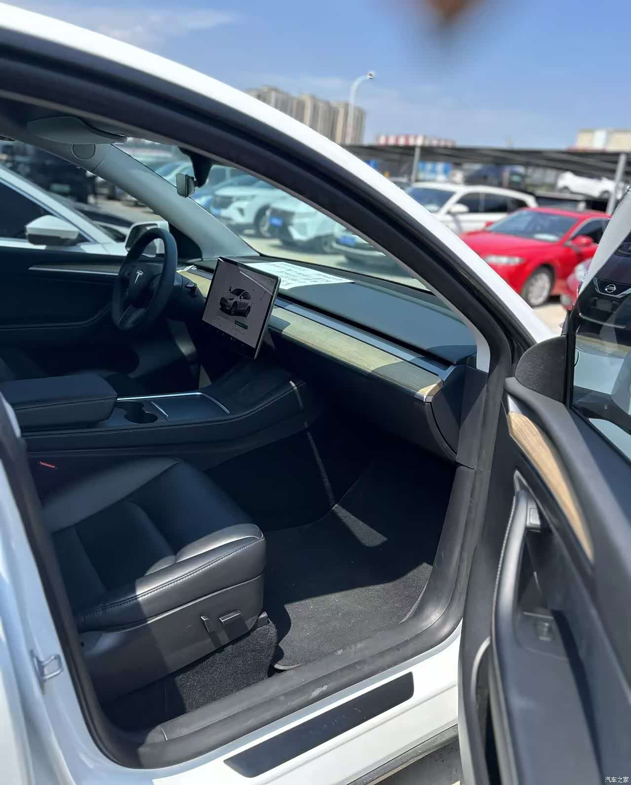 Tesla Model Y, 2023 10