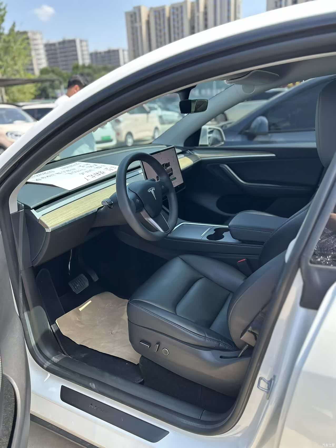 Tesla Model Y, 2023 17