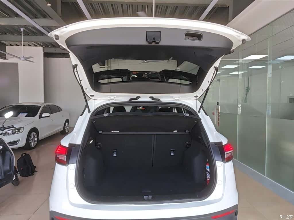 Geely Coolray, 2021 19