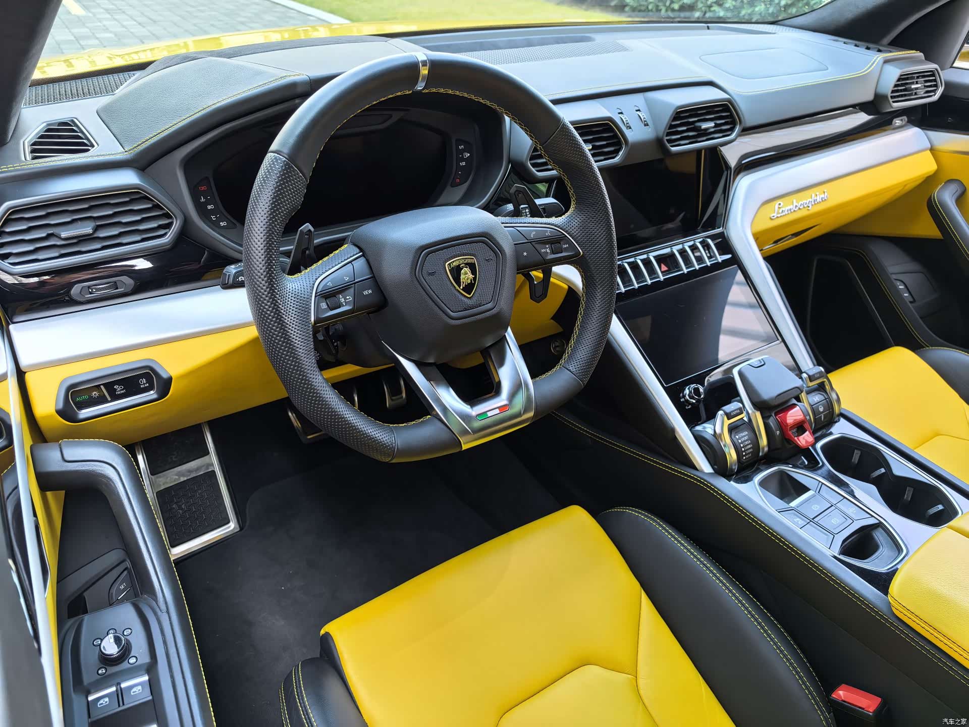 Lamborghini Urus, 2023 40