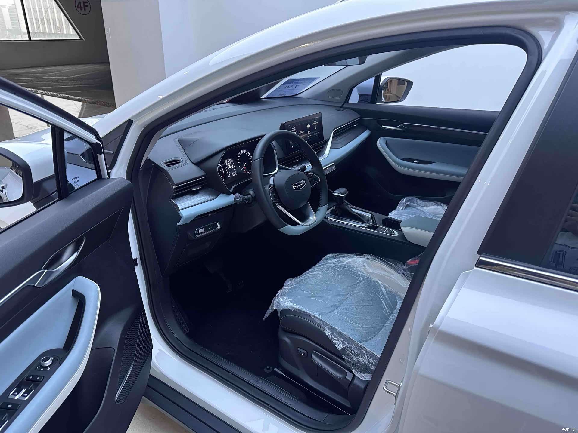Geely Emgrand, 2023 9