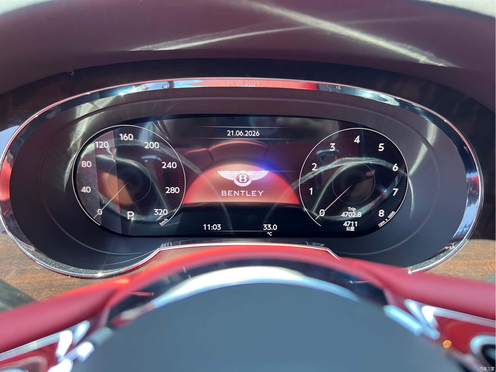 Bentley Bentayga, 2023 26