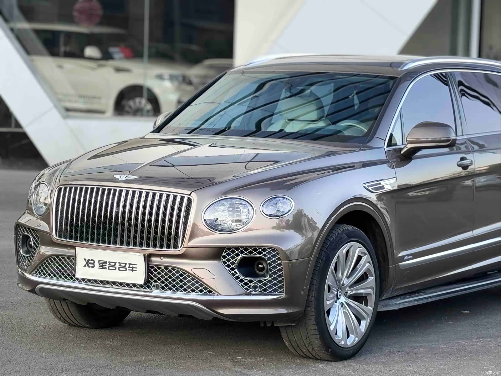 Bentley Bentayga, 2023 18
