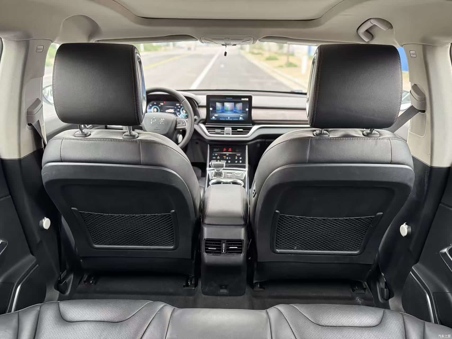 Hongqi HS3, 2019 11