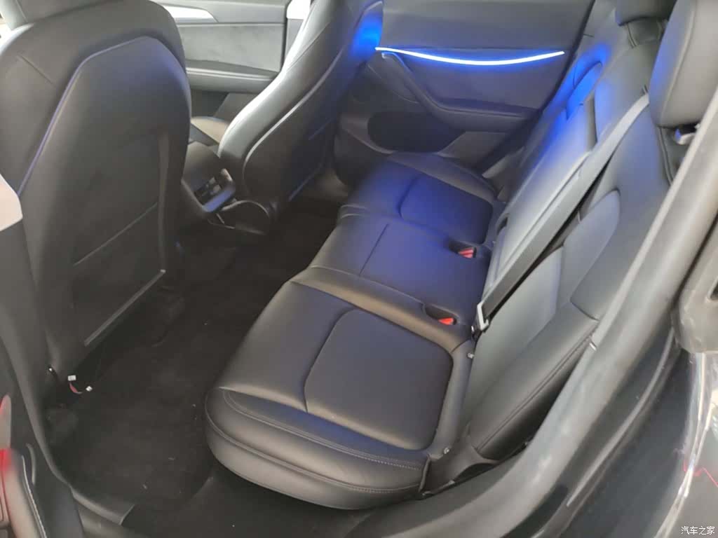 Tesla Model Y, 2024 17