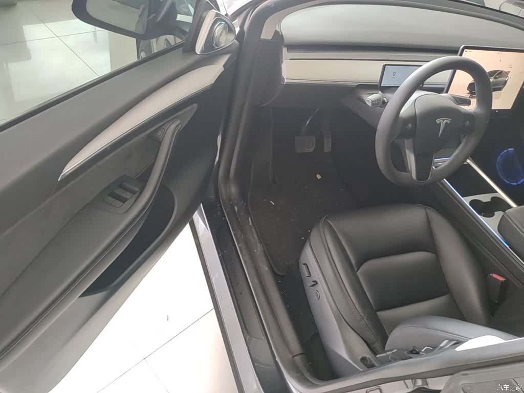 Tesla Model Y, 2024 16