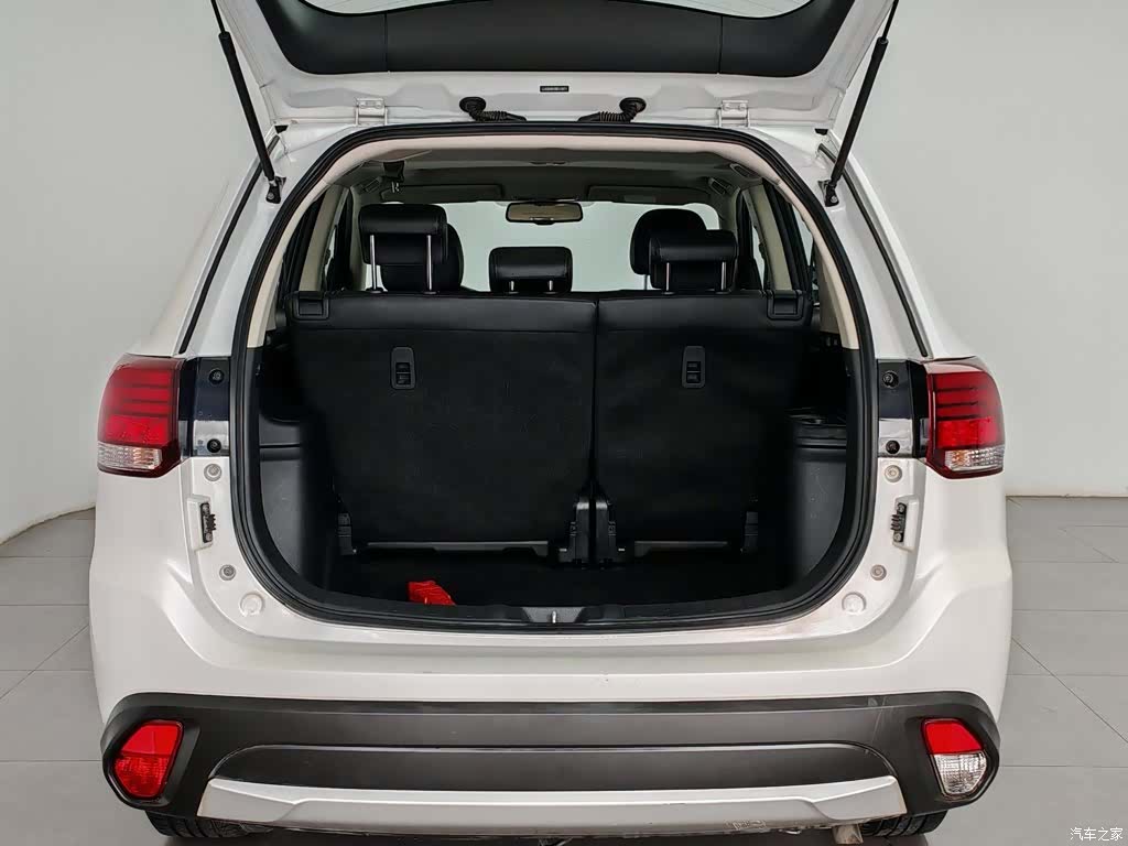 Mitsubishi Outlander, 2018 16