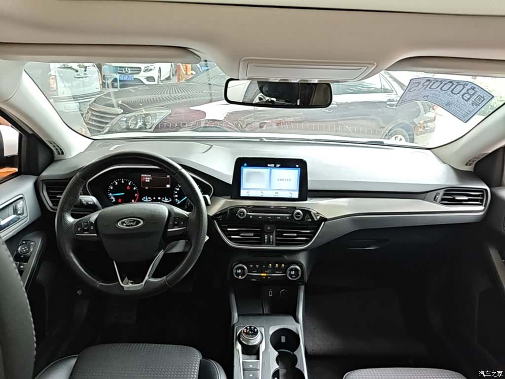 Ford Focus, 2019 10