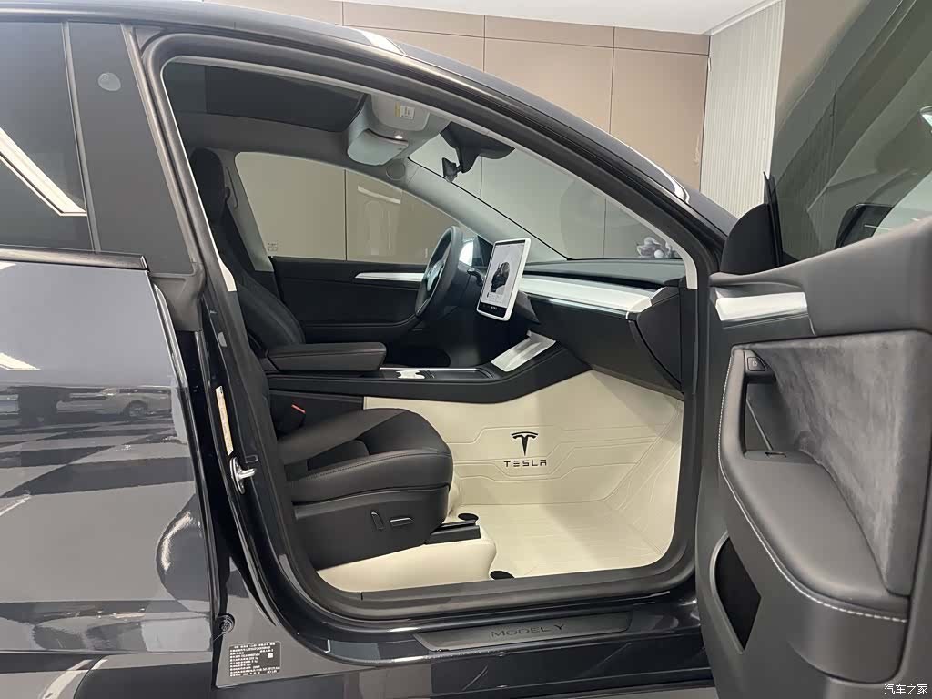 Tesla Model Y, 2025 17
