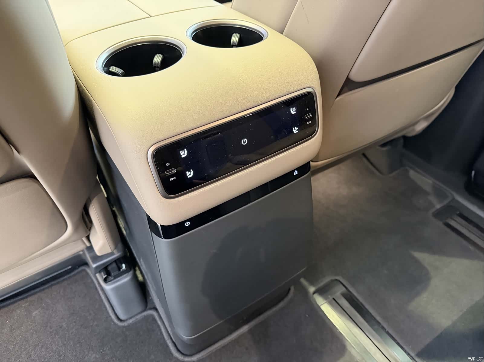 Li Auto MEGA, 2025 9
