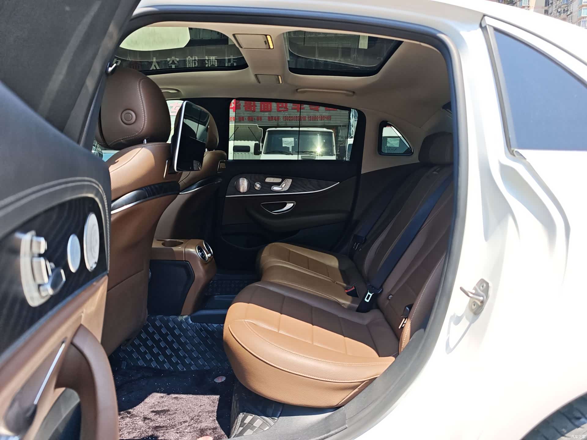 Mercedes-Benz E-Class, 2019 7