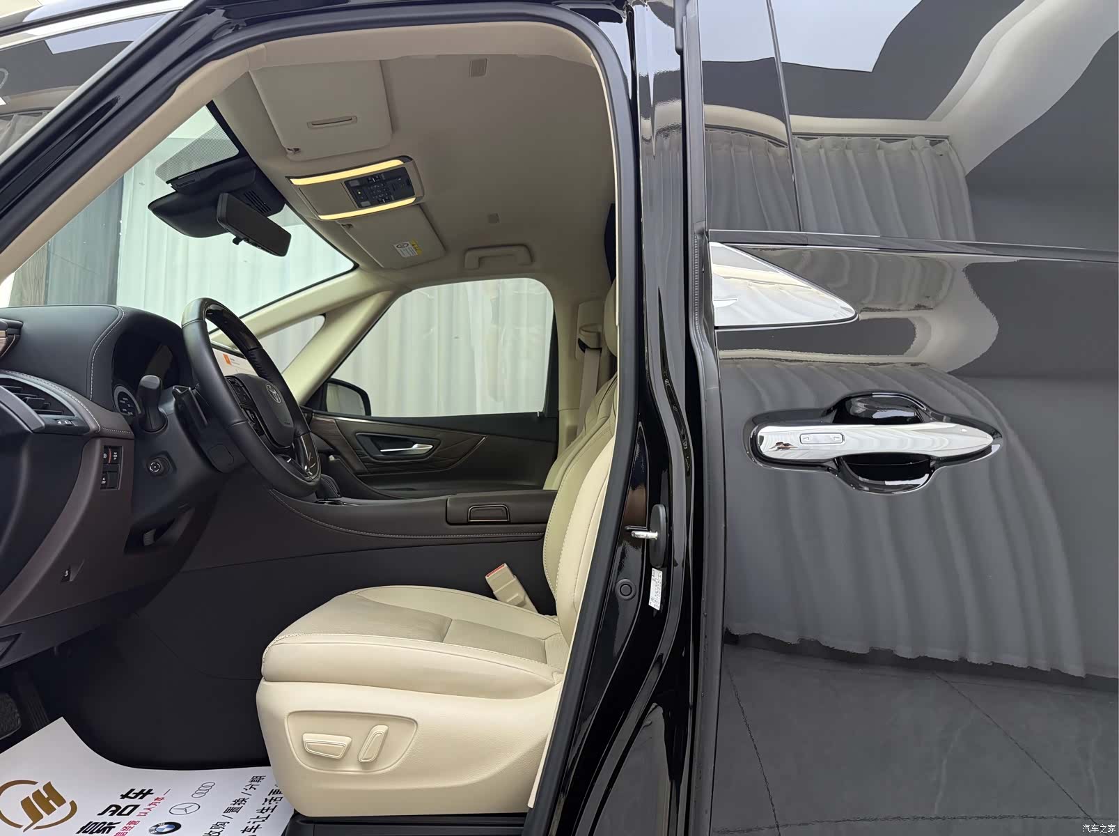 Toyota Alphard, 2025 4