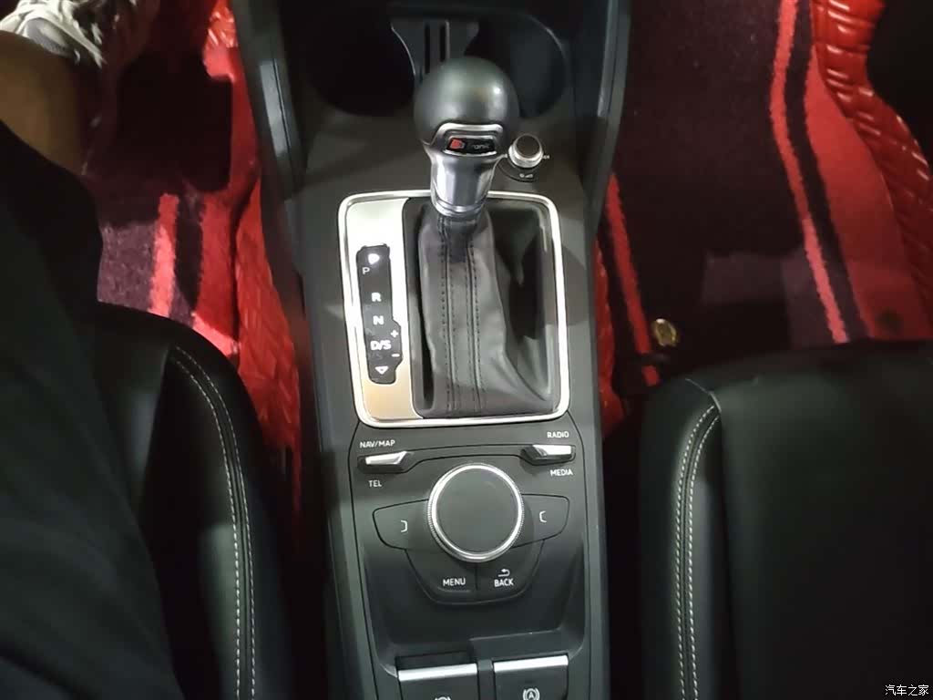Audi Q2L, 2020 14