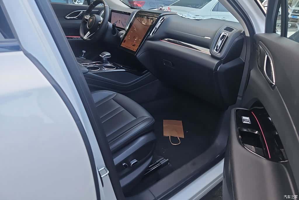 Hongqi HS3, 2024 8