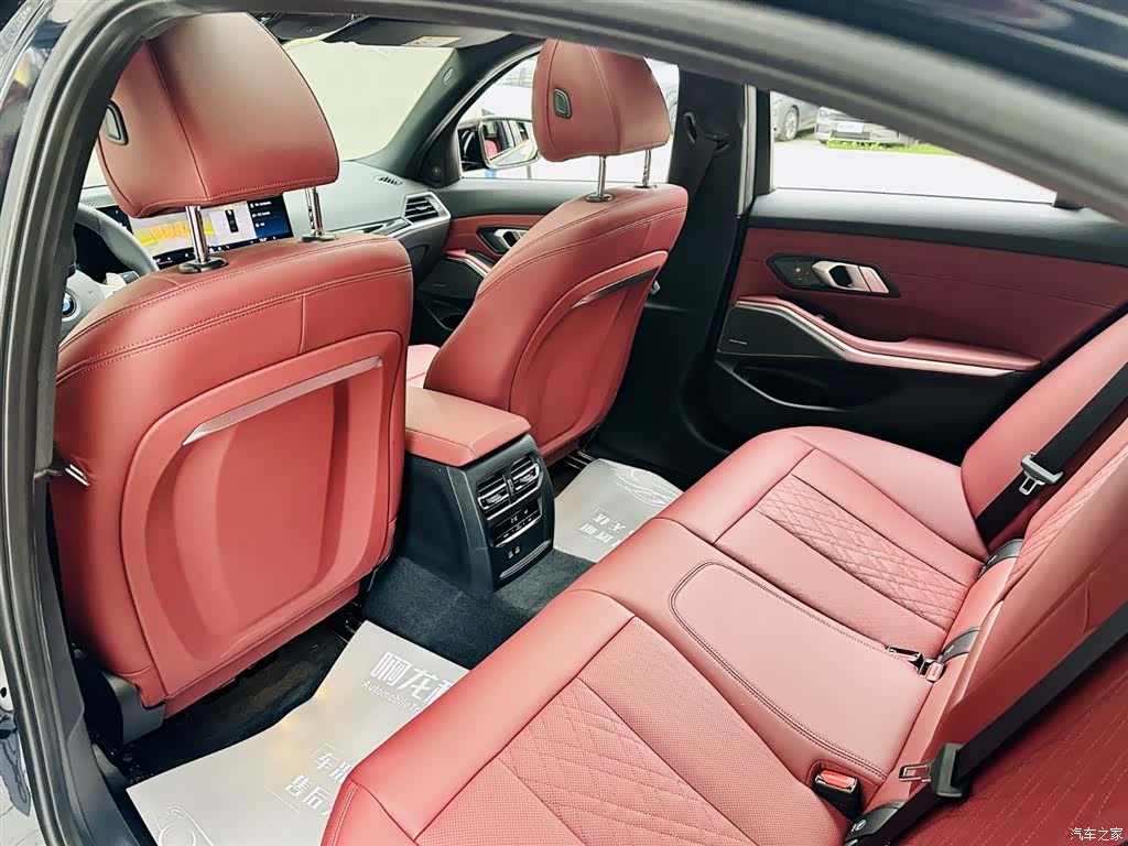 BMW 3 Series, 2024 10