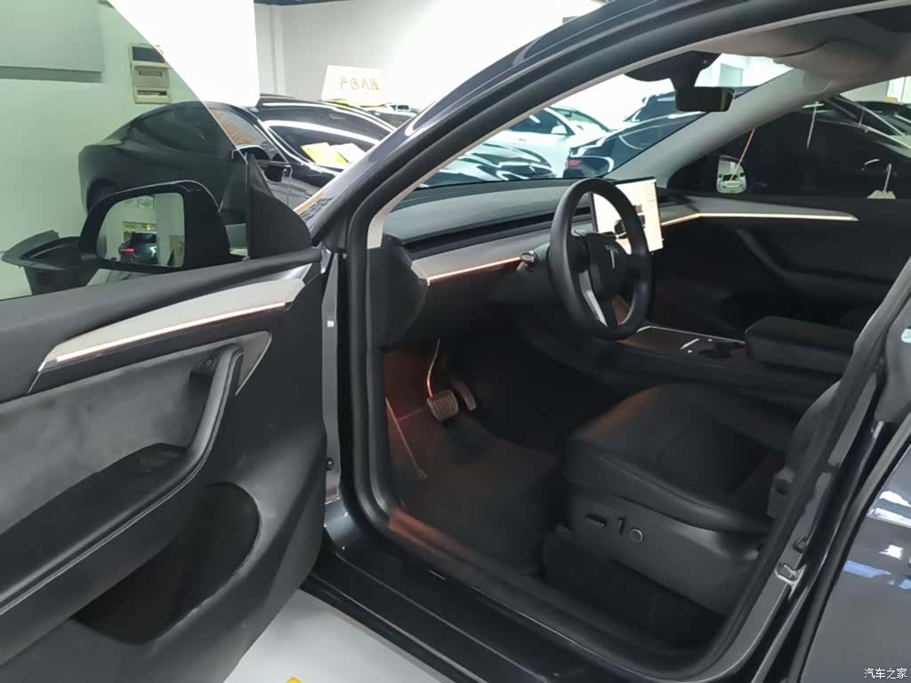 Tesla Model Y, 2024 16
