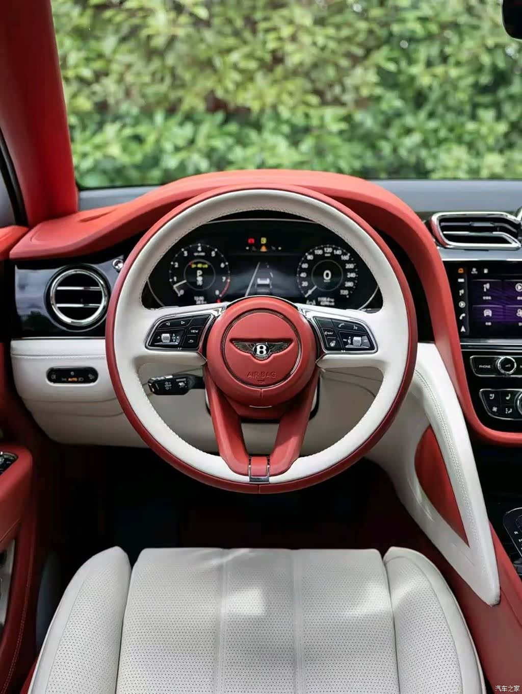 Bentley Bentayga, 2024 6