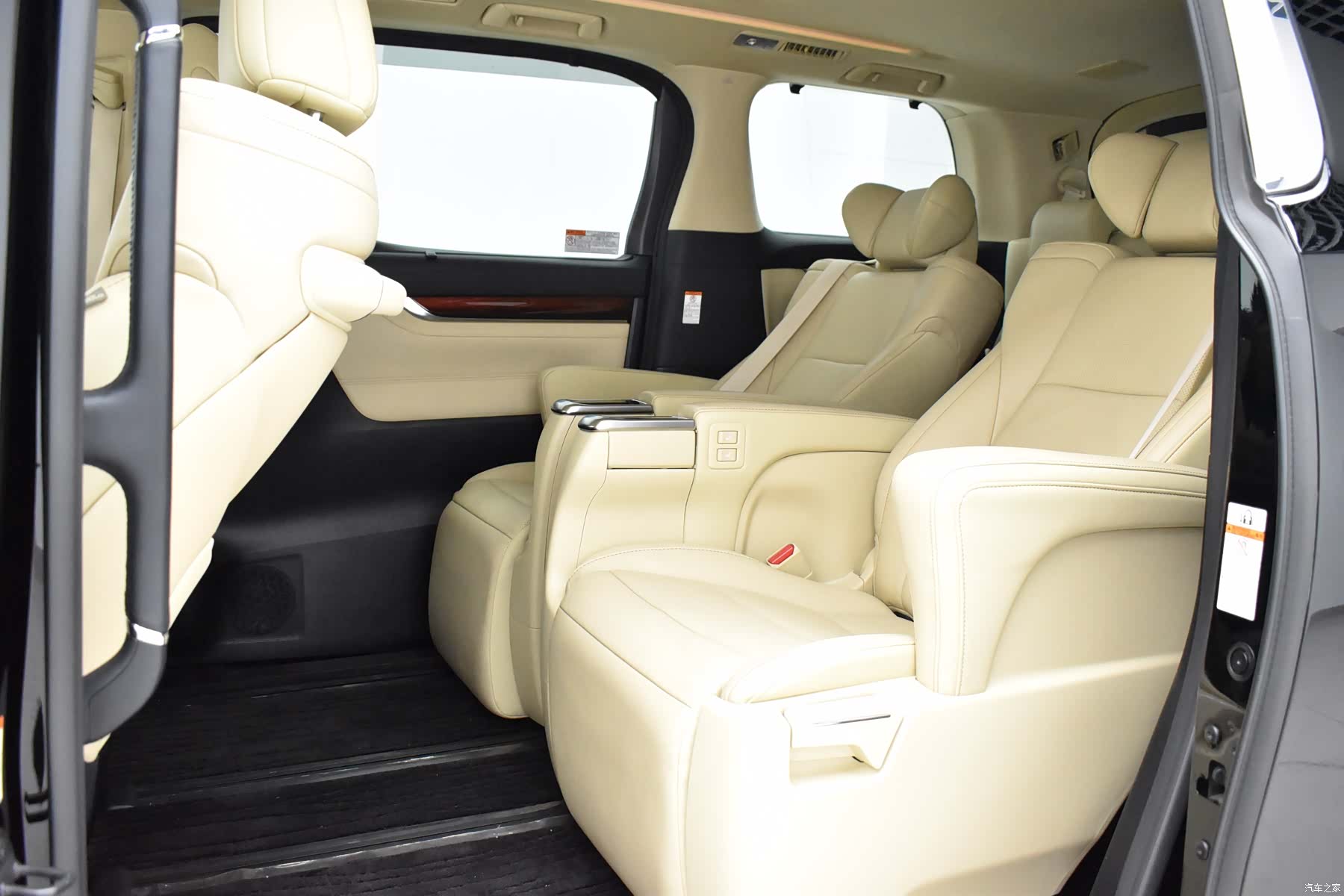 Toyota Alphard, 2016 13