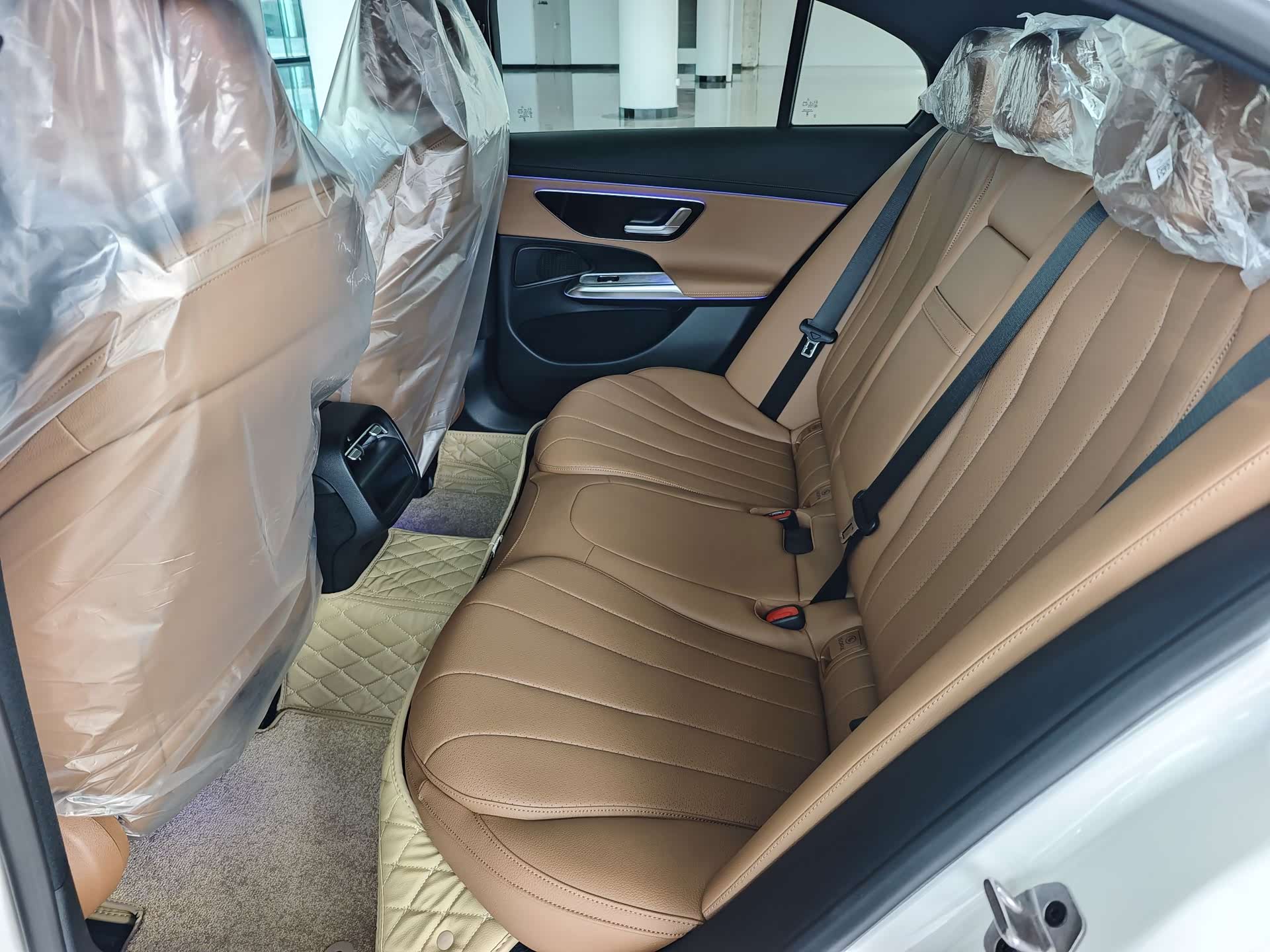 Mercedes-Benz E-Class, 2026 14