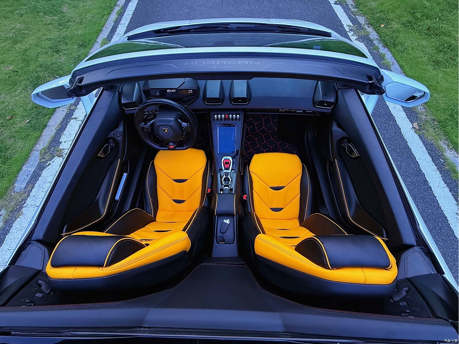 Lamborghini Huracán, 2020 все фото
