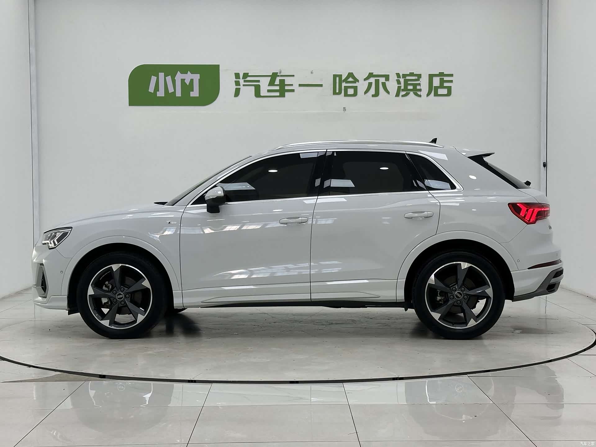 Audi Q3, 2022 все фото