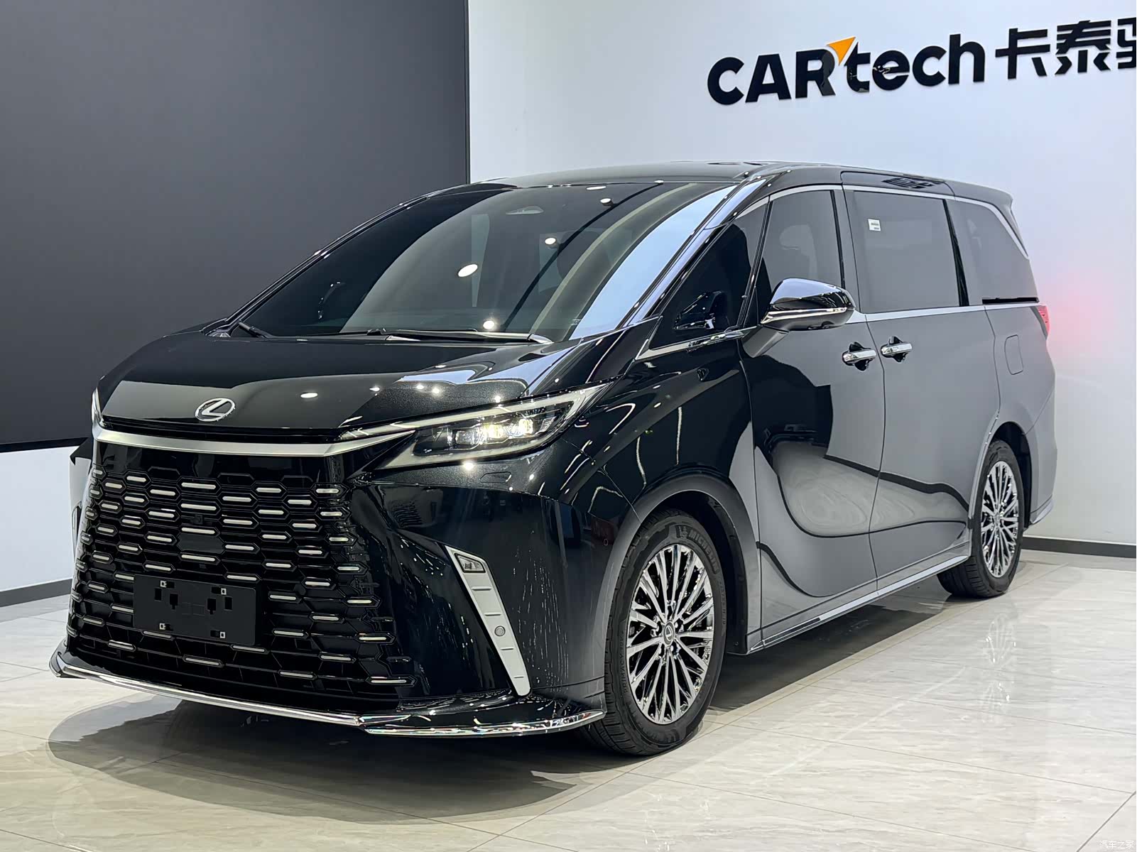 Lexus LM, 2026 1
