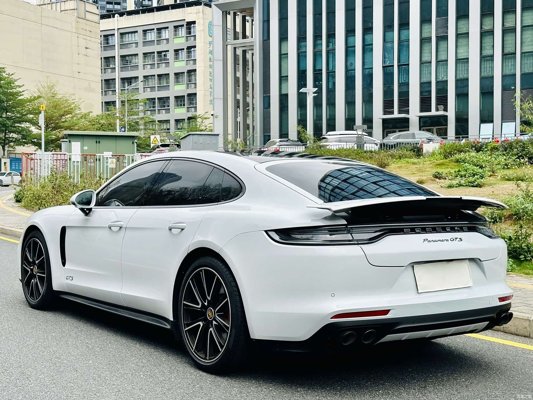 Porsche Panamera, 2023 все фото