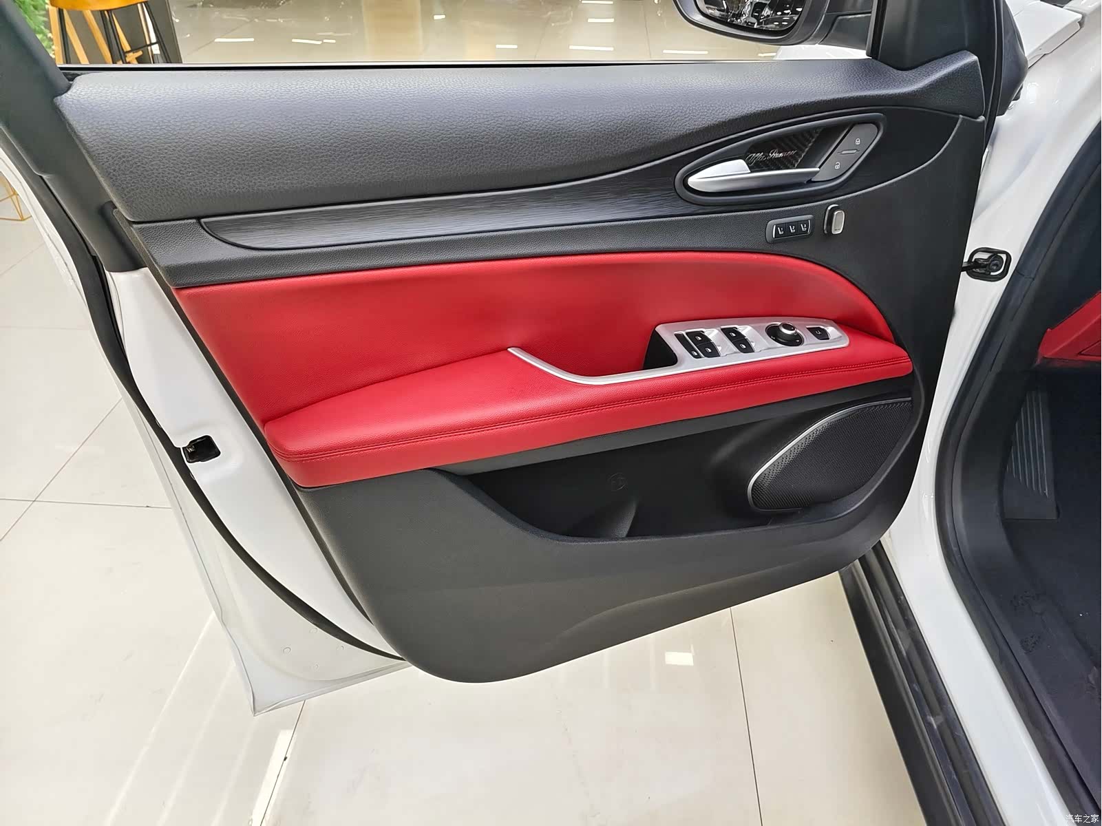 Alfa Romeo Stelvio, 2019 11