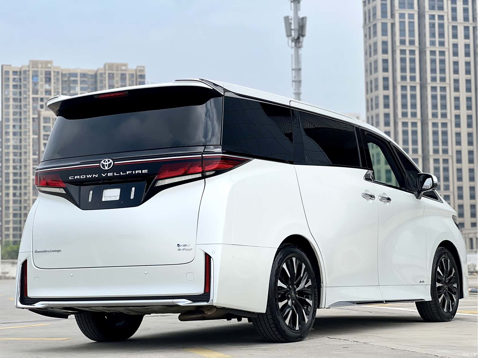 Toyota Vellfire, 2025 12