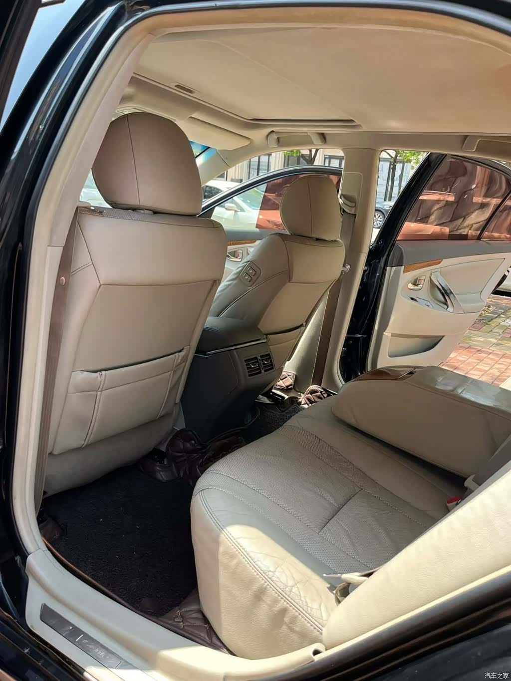 Toyota Camry, 2011 4