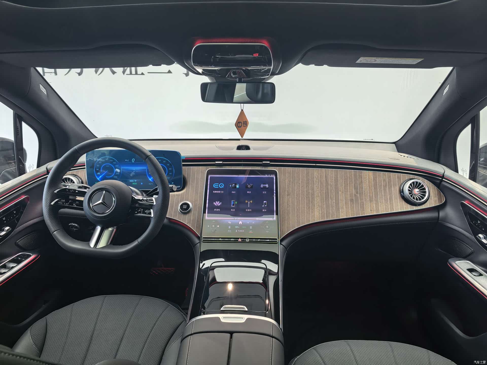 Mercedes-Benz EQE, 2025 15
