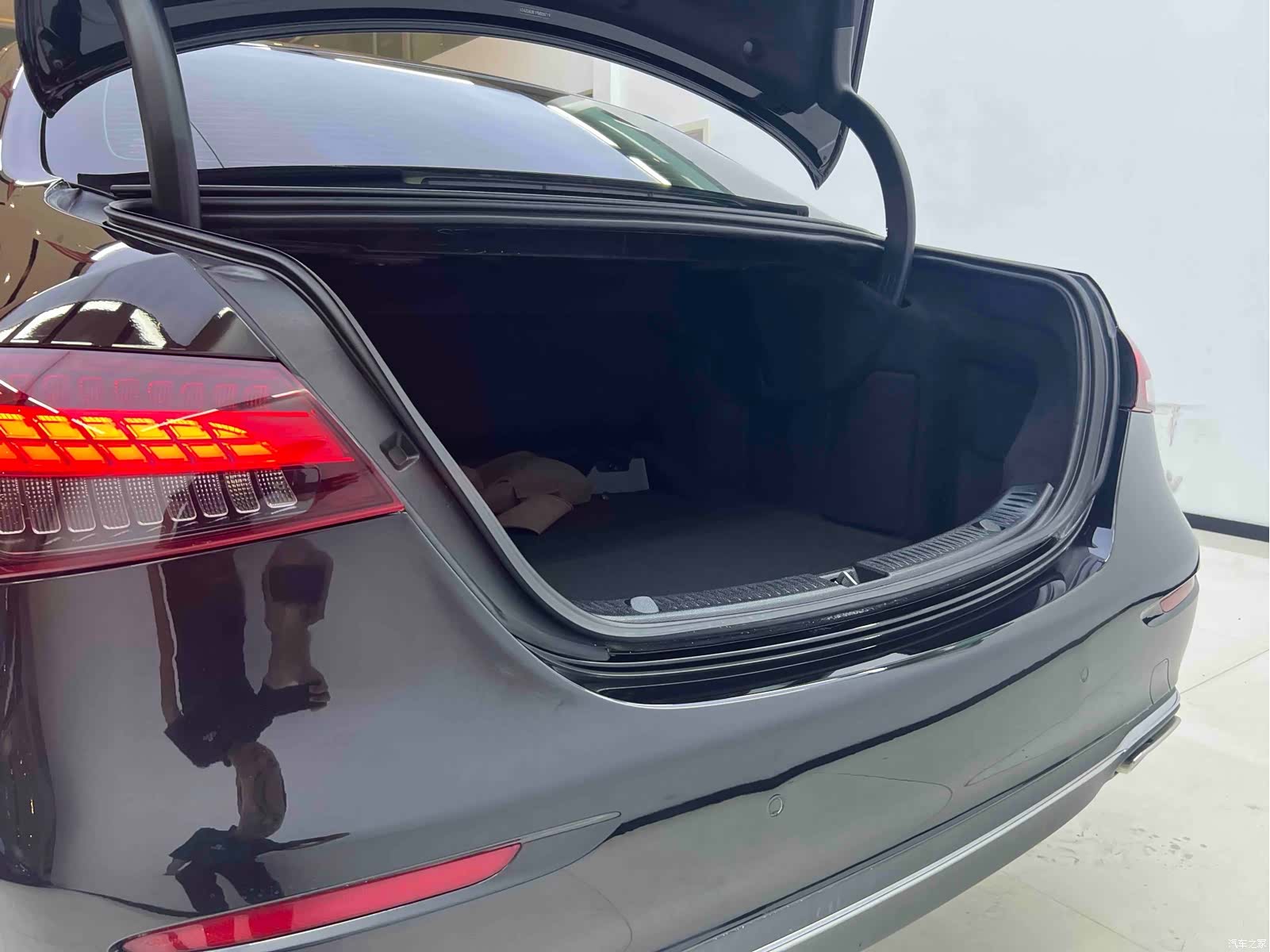Mercedes-Benz E-Class, 2023 14