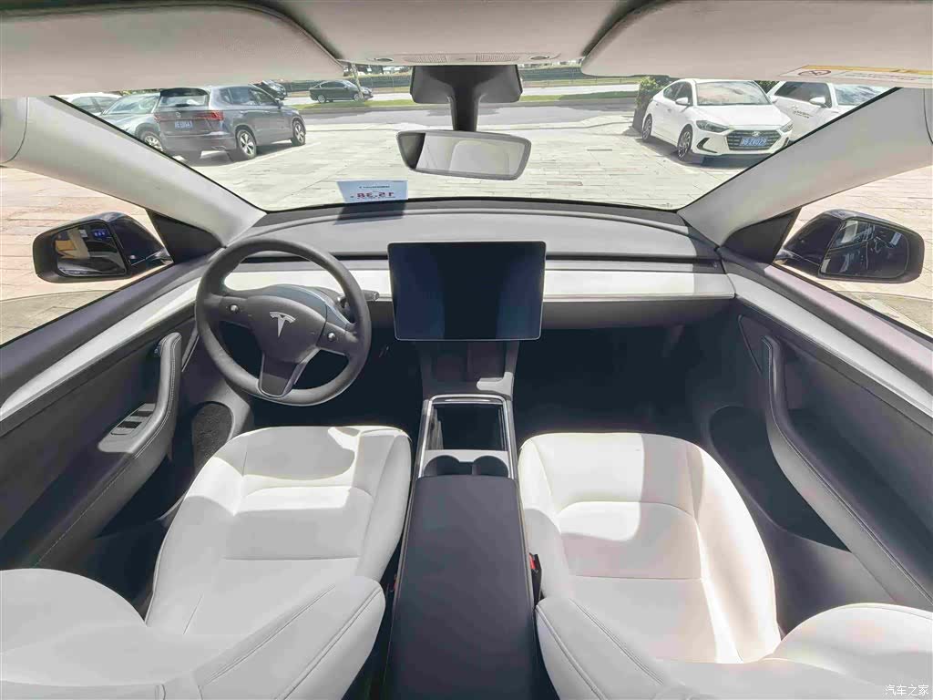 Tesla Model Y, 2021 все фото