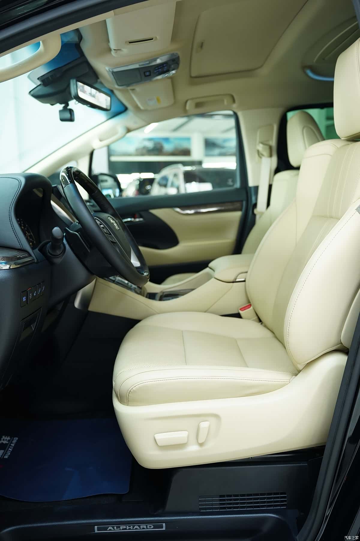 Toyota Alphard, 2022 4