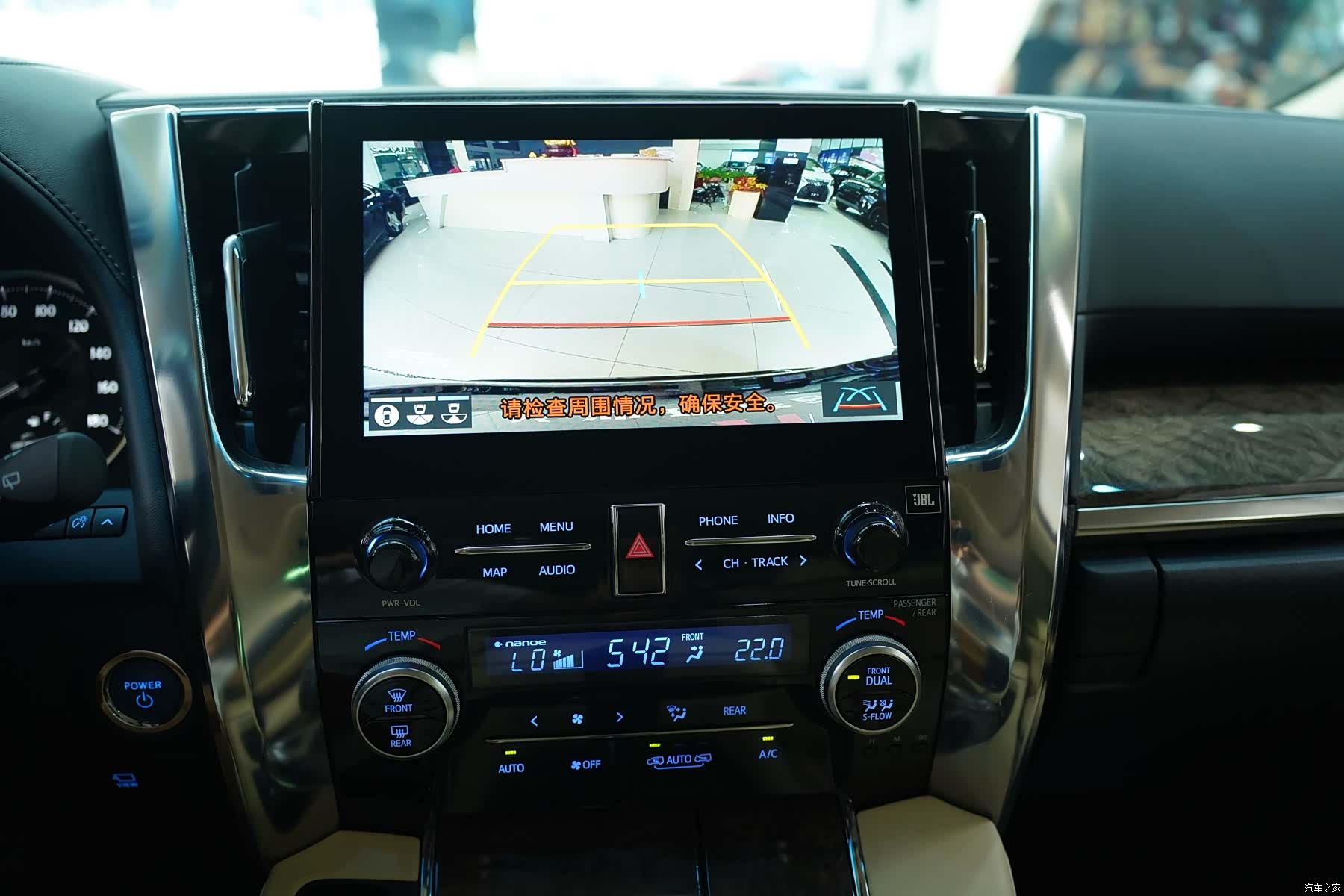 Toyota Alphard, 2022 9