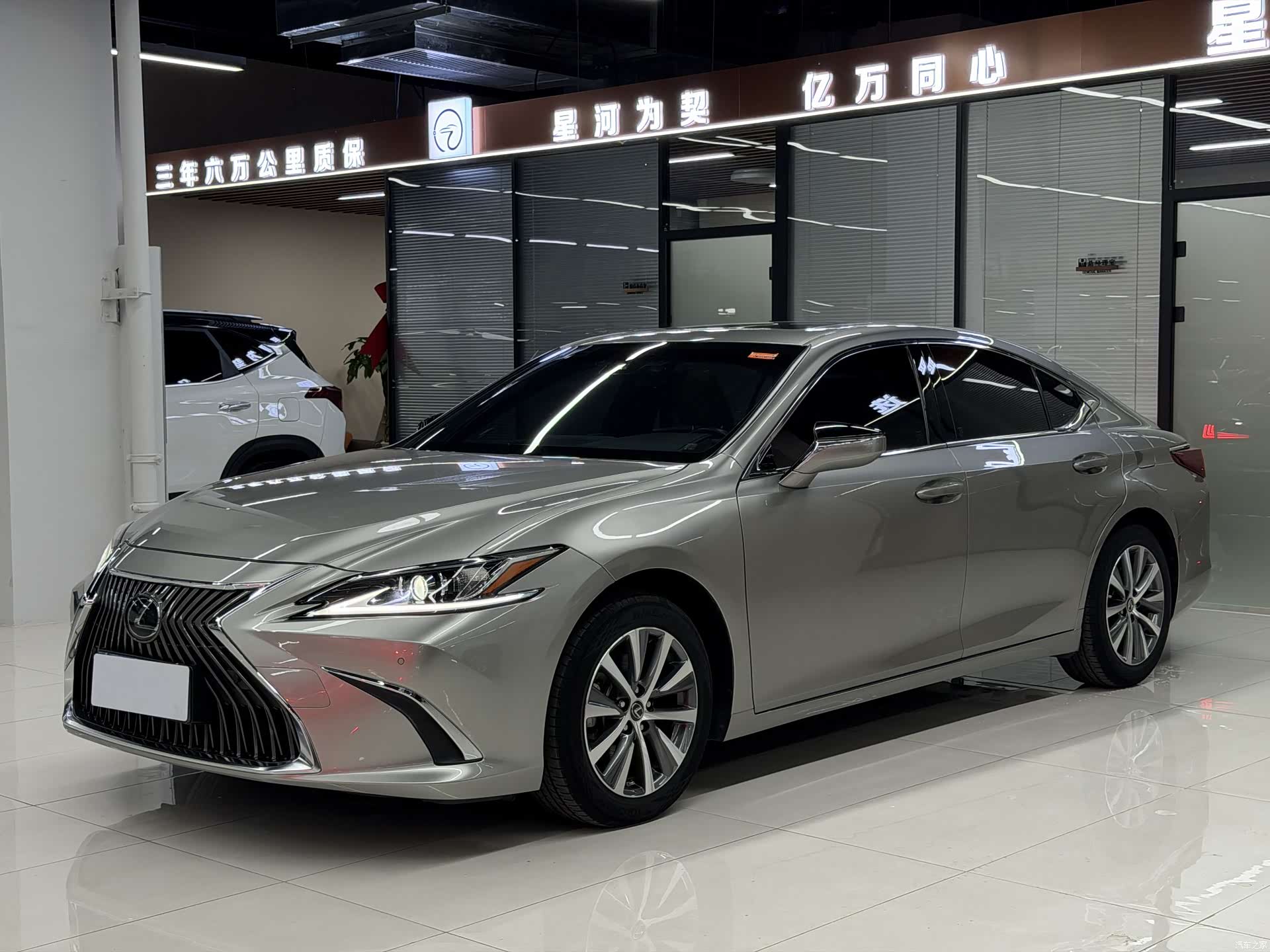 Lexus ES