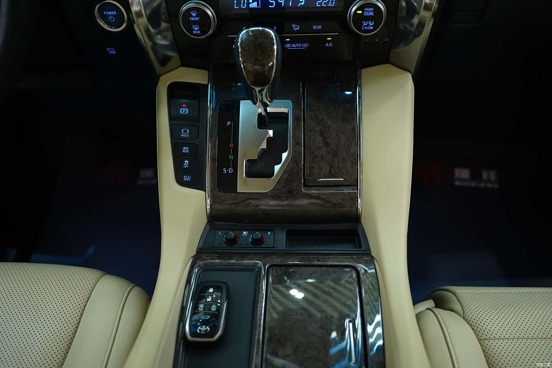 Toyota Alphard, 2022 10