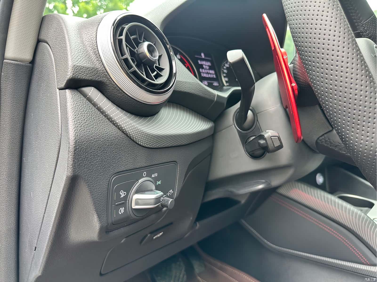 Audi Q2L, 2023 16