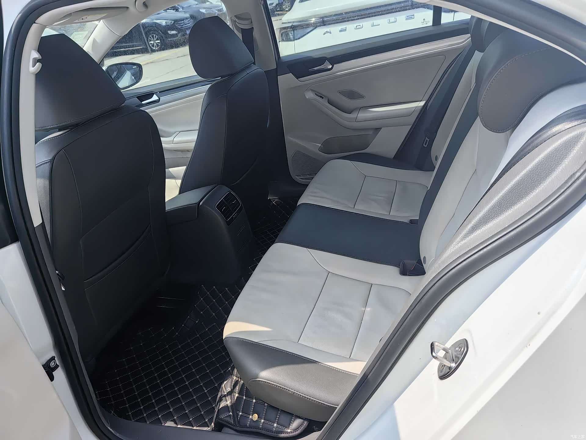 Volkswagen Sagitar, 2015 8