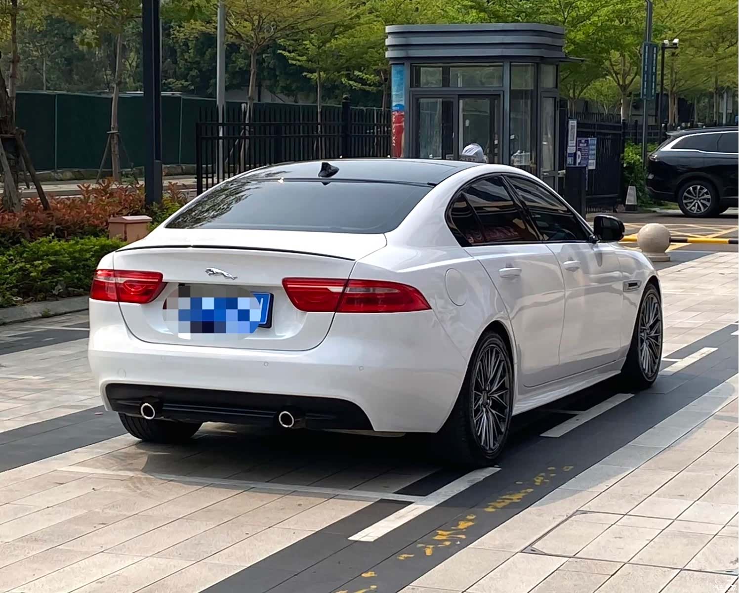 Jaguar XE, 2019 9