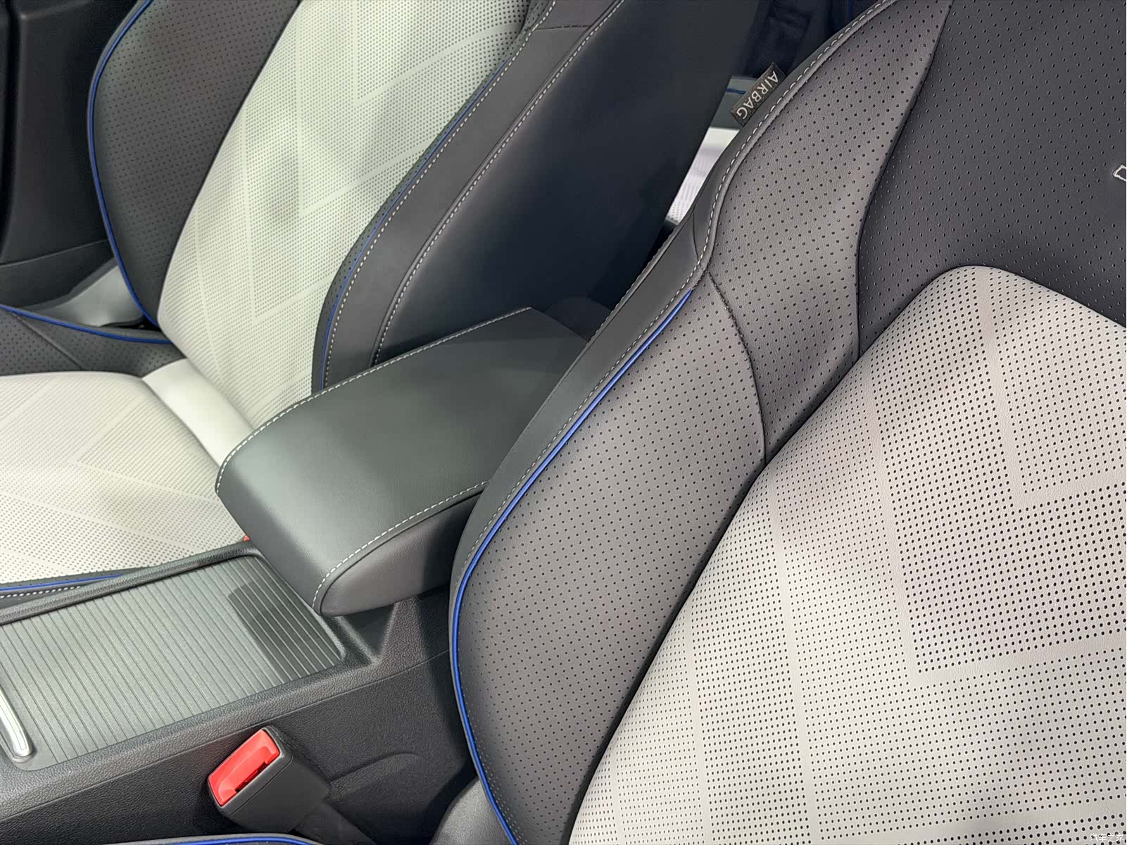 Volkswagen Golf, 2025 10
