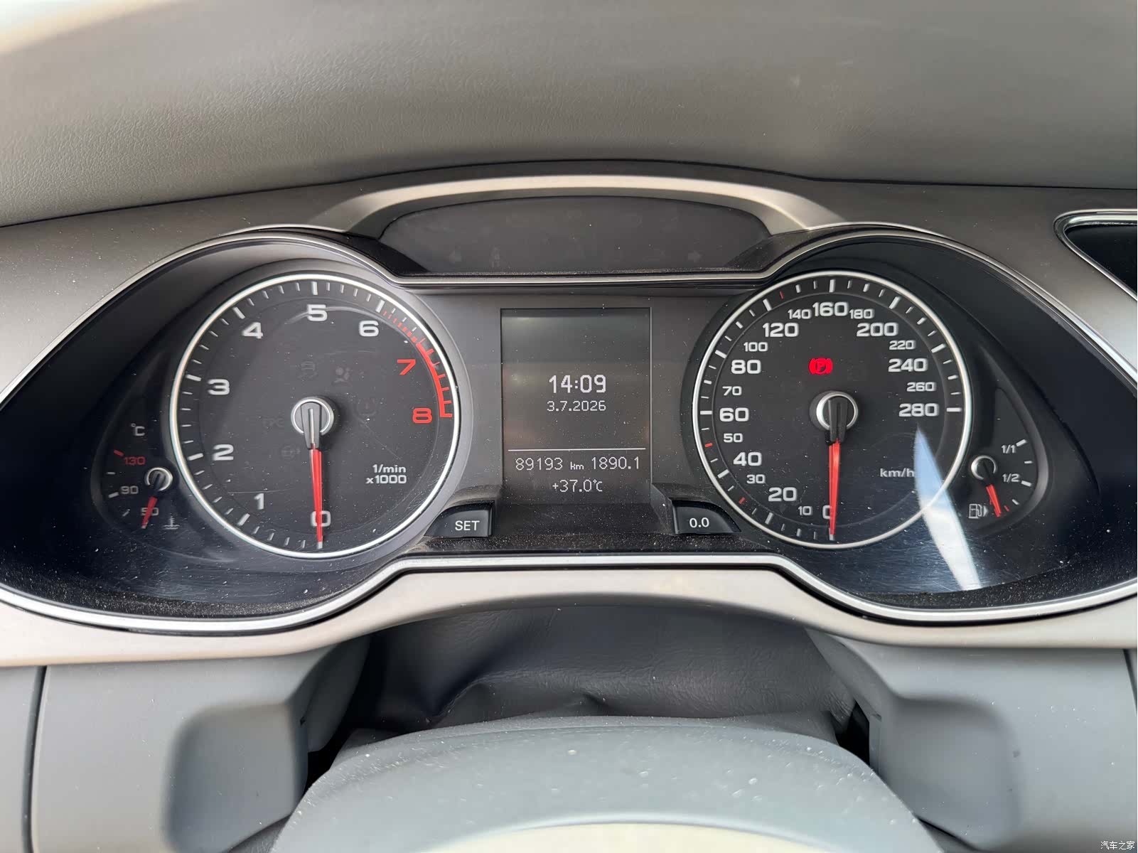 Audi A4L, 2013 11