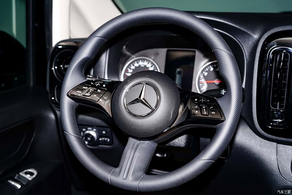Mercedes-Benz 7, 2026 15