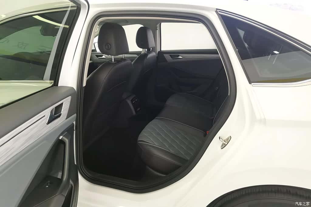 Volkswagen Sagitar, 2023 11