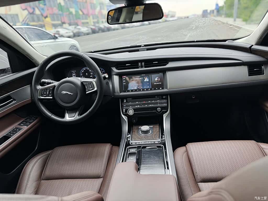 Land Rover XFL, 2018 13