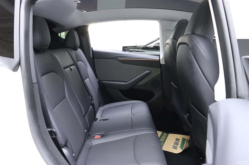 Tesla Model Y, 2026 14