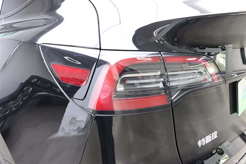 Tesla Model Y, 2022 28